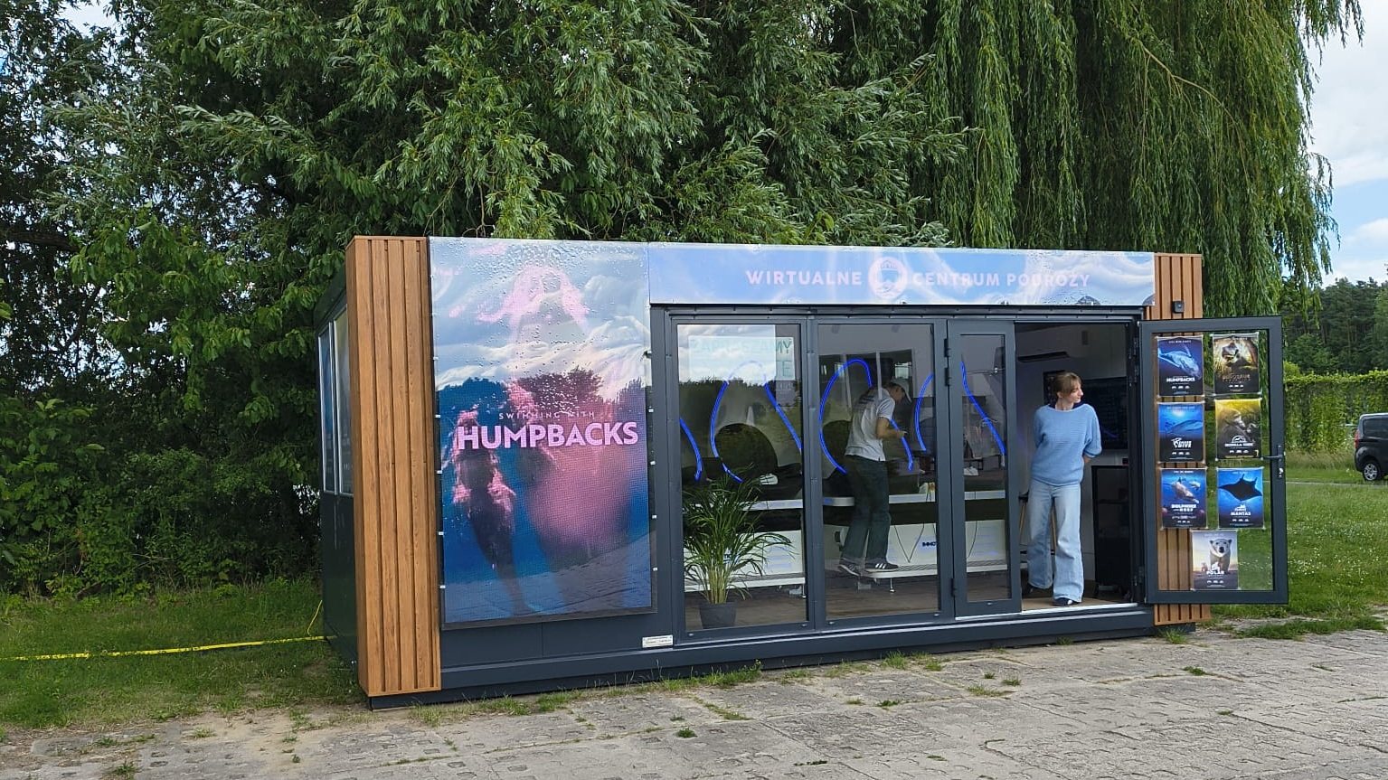 poznan-06-humpbacks-wide